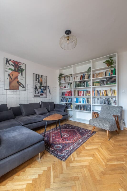 salon zielona kanapa